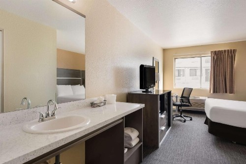 Rest Inn Suites Motel - image 7