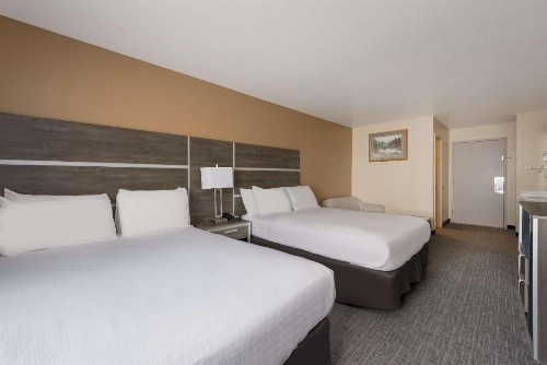 Rest Inn Suites Motel - image 8