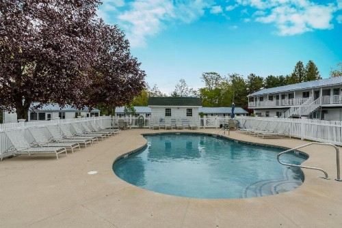 Ne'r Beach Motel - image 1