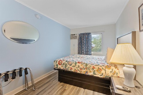 Ne'r Beach Motel - image 11
