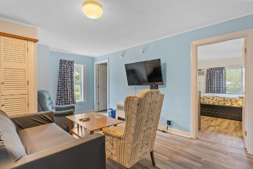 Ne'r Beach Motel - image 14
