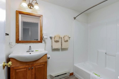Ne'r Beach Motel - image 16