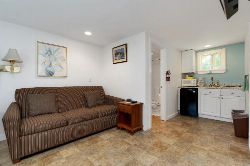 Ne'r Beach Motel - image 19