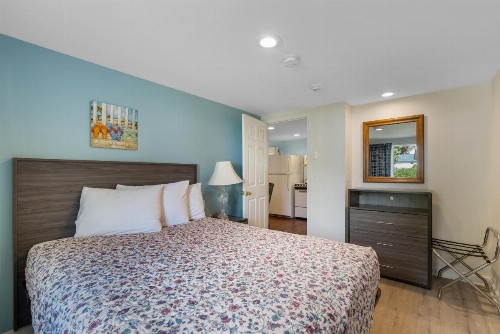 Ne'r Beach Motel - image 2