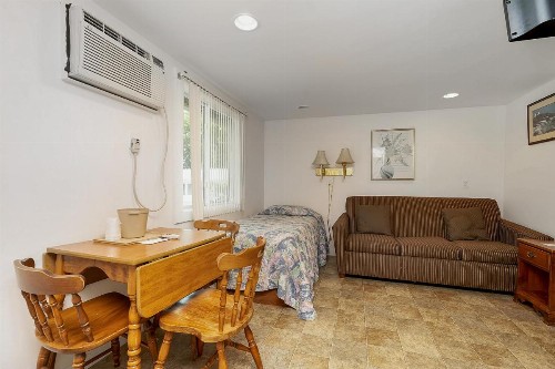 Ne'r Beach Motel - image 20