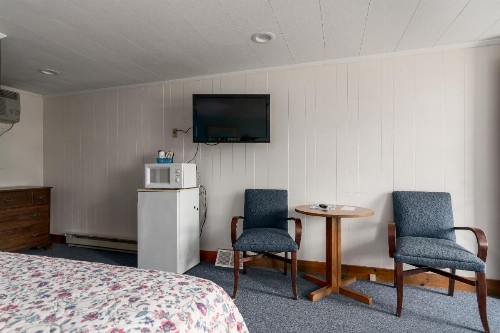 Ne'r Beach Motel - image 29