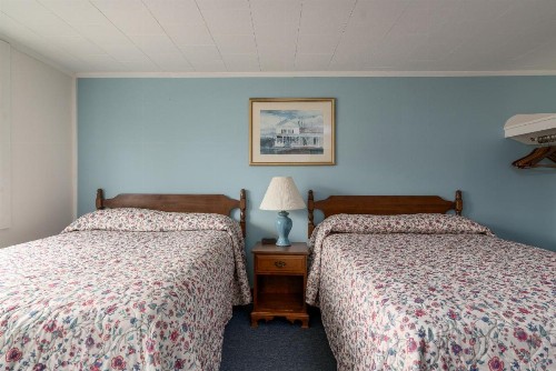 Ne'r Beach Motel - image 30