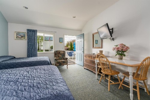 Ne'r Beach Motel - image 33
