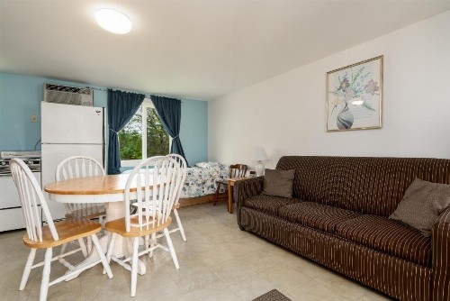 Ne'r Beach Motel - image 34
