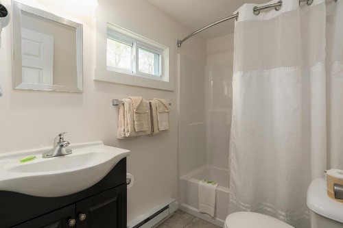 Ne'r Beach Motel - image 35