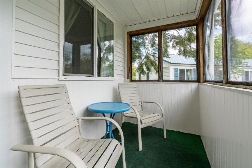 Ne'r Beach Motel - image 36