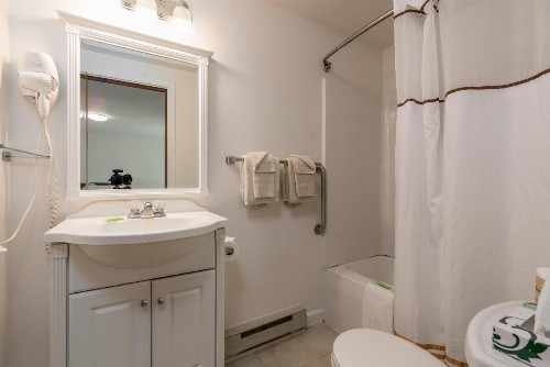 Ne'r Beach Motel - image 37