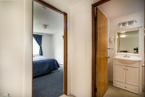 Ne'r Beach Motel - image 40