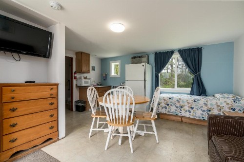 Ne'r Beach Motel - image 42