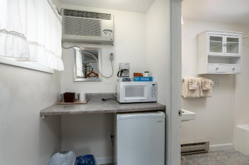 Ne'r Beach Motel - image 44