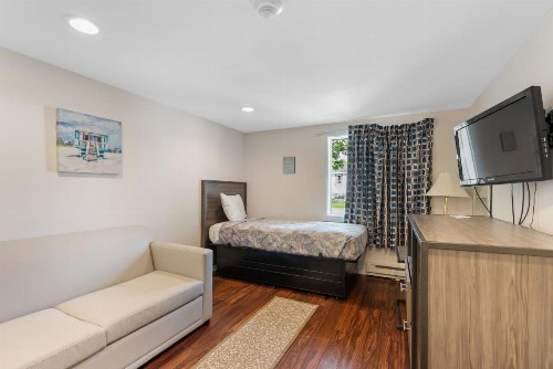 Ne'r Beach Motel - image 7