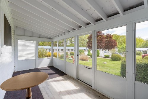 Ne'r Beach Motel - image 8