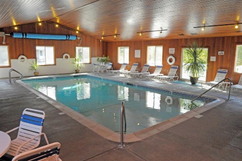 Elmwood Resort Hotel - image 10
