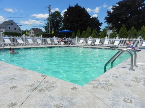 Elmwood Resort Hotel - image 22
