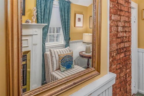 Holiday Guest House Bed & Breakfast - image 11