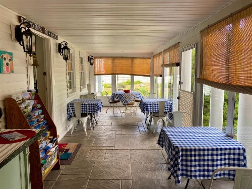 Holiday Guest House Bed & Breakfast - image 12