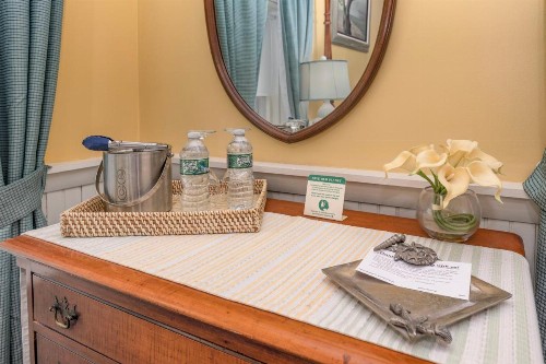 Holiday Guest House Bed & Breakfast - image 21