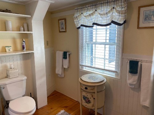 Holiday Guest House Bed & Breakfast - image 24