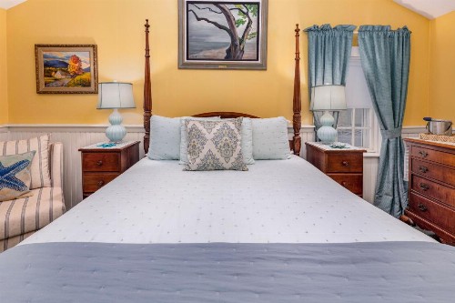 Holiday Guest House Bed & Breakfast - image 26
