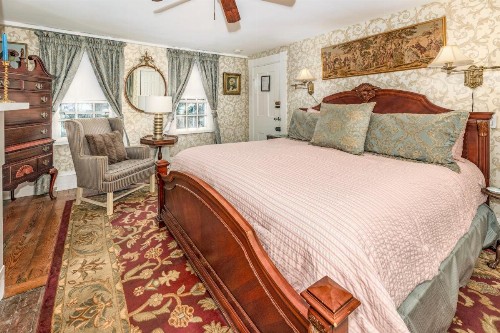 Holiday Guest House Bed & Breakfast - image 40