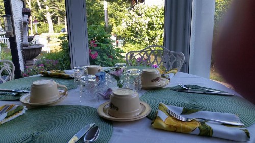 Holiday Guest House Bed & Breakfast - image 9