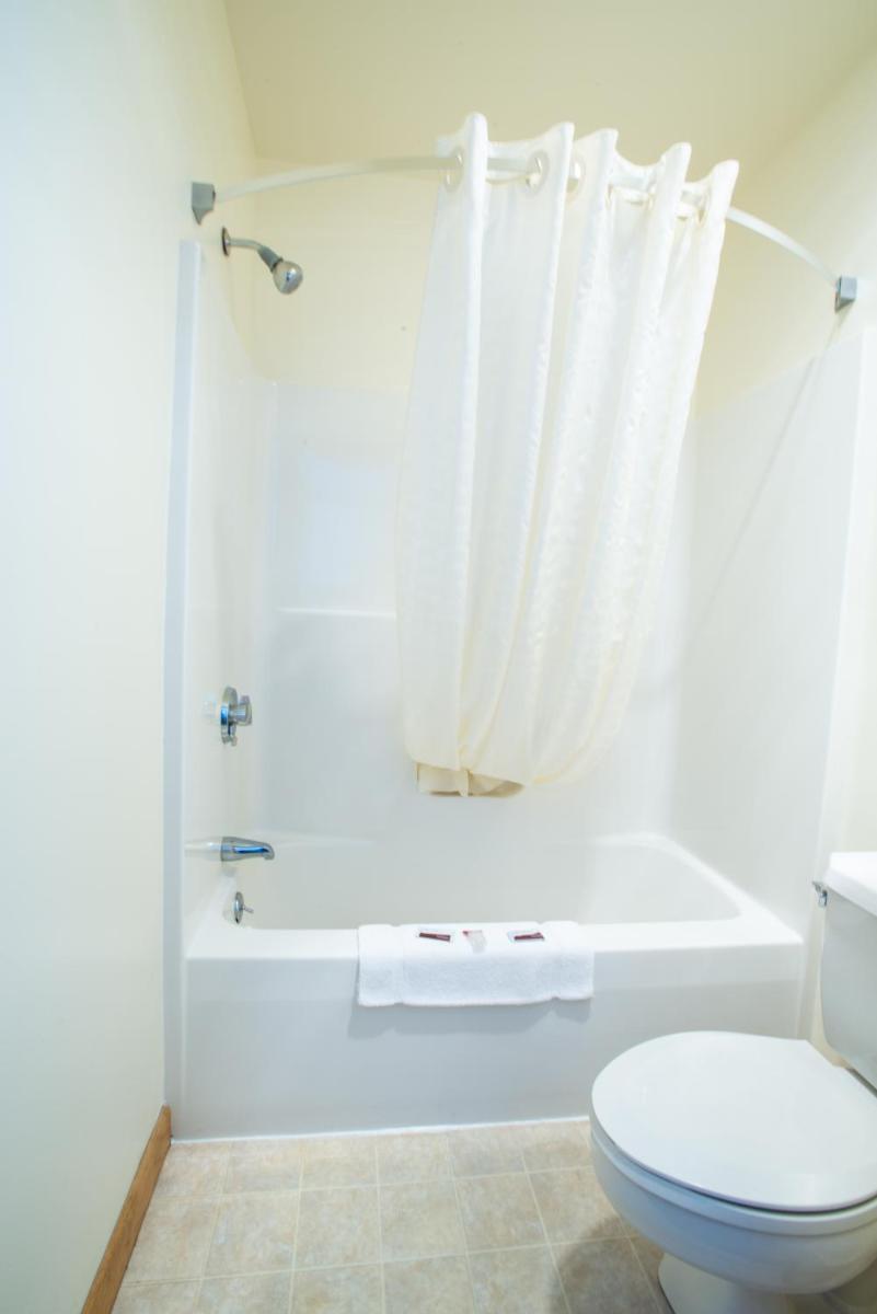 USA Inn - image 6