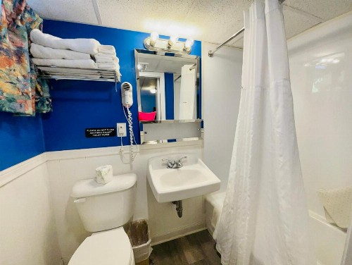 Wells Moody Motel - image 2