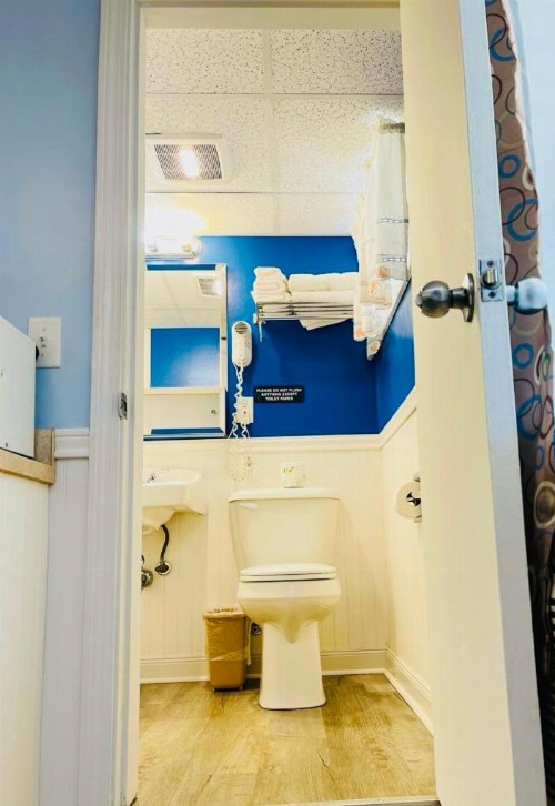 Wells Moody Motel - image 26
