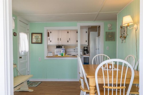 The Eastern Avenue Cottage - image 2