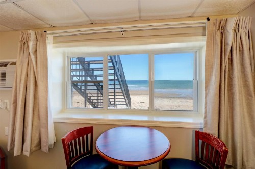 Atlantic Oceanfront Motel Wells Beach - image 2