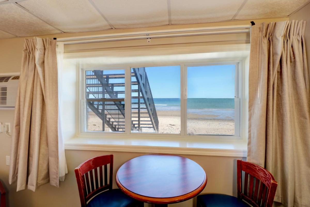 Atlantic Oceanfront Motel Wells Beach - image 2