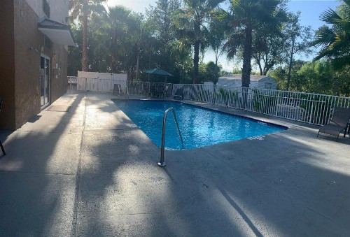 Econolodge Wesley Chapel - image 10