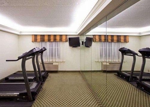 Econolodge Wesley Chapel - image 6