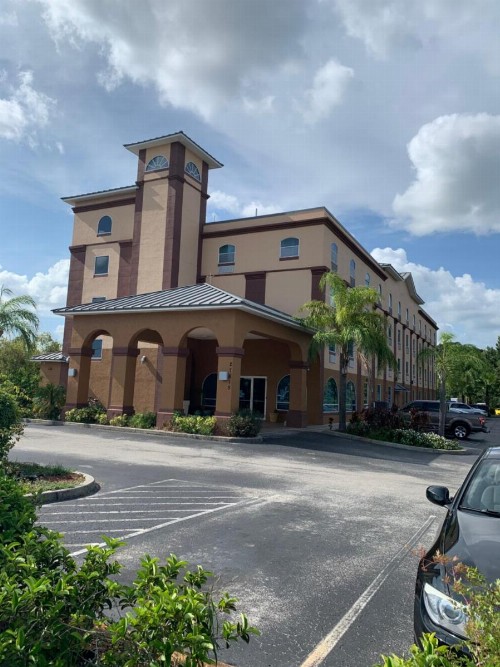Econolodge Wesley Chapel - image 8
