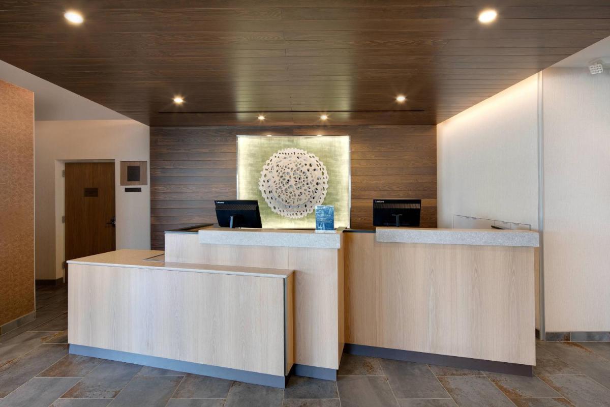 Fairfield Inn & Suites by Marriott Tampa Wesley Chapel - image 6