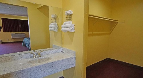 Los Angeles Inn & Suites - LAX - image 20