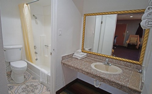 Los Angeles Inn & Suites - LAX - image 26