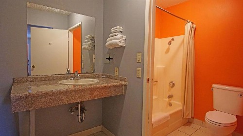 Los Angeles Inn & Suites - LAX - image 27