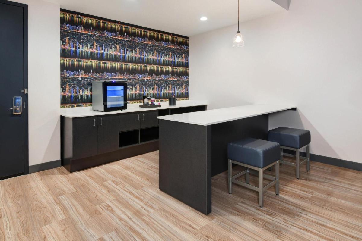 Aloft Cincinnati West Chester - image 5