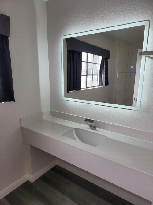 Five Star Inn - image 5
