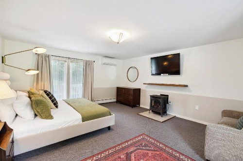 Mount Snow Mountaineer Inn - image 26