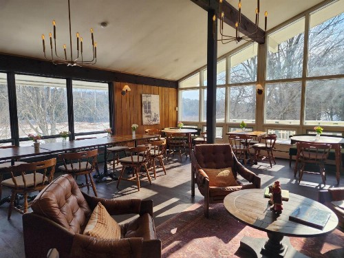 Mount Snow Mountaineer Inn - image 4