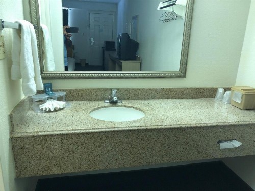 Delta Inn - image 2
