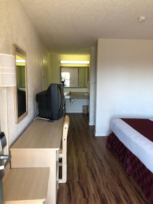 Delta Inn - image 4