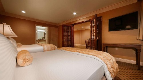 Best Western Plus Sunset Plaza Hotel - image 23